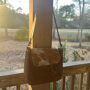 Woman’s Myra Bag Crossbody